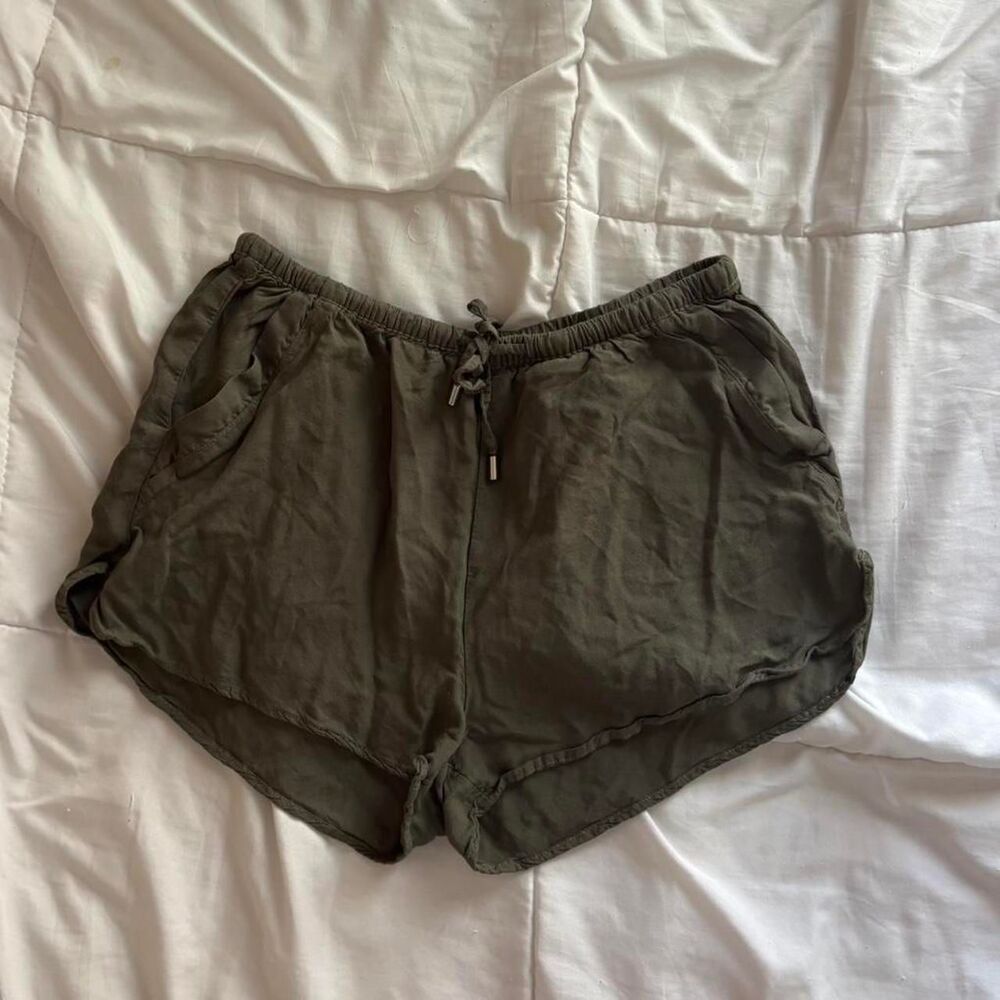 H&m Women's Green Flowy Shorts
